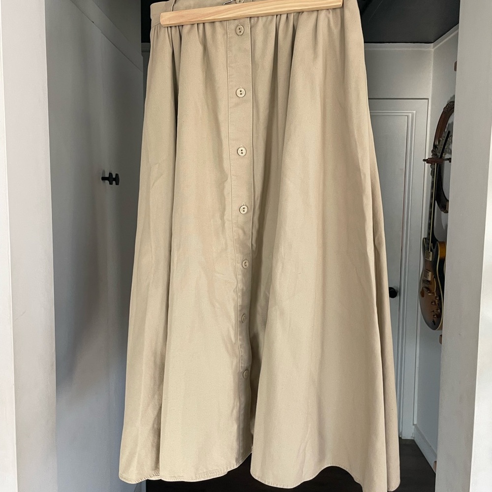 Vintage Khaki Button Front full skirt pockets